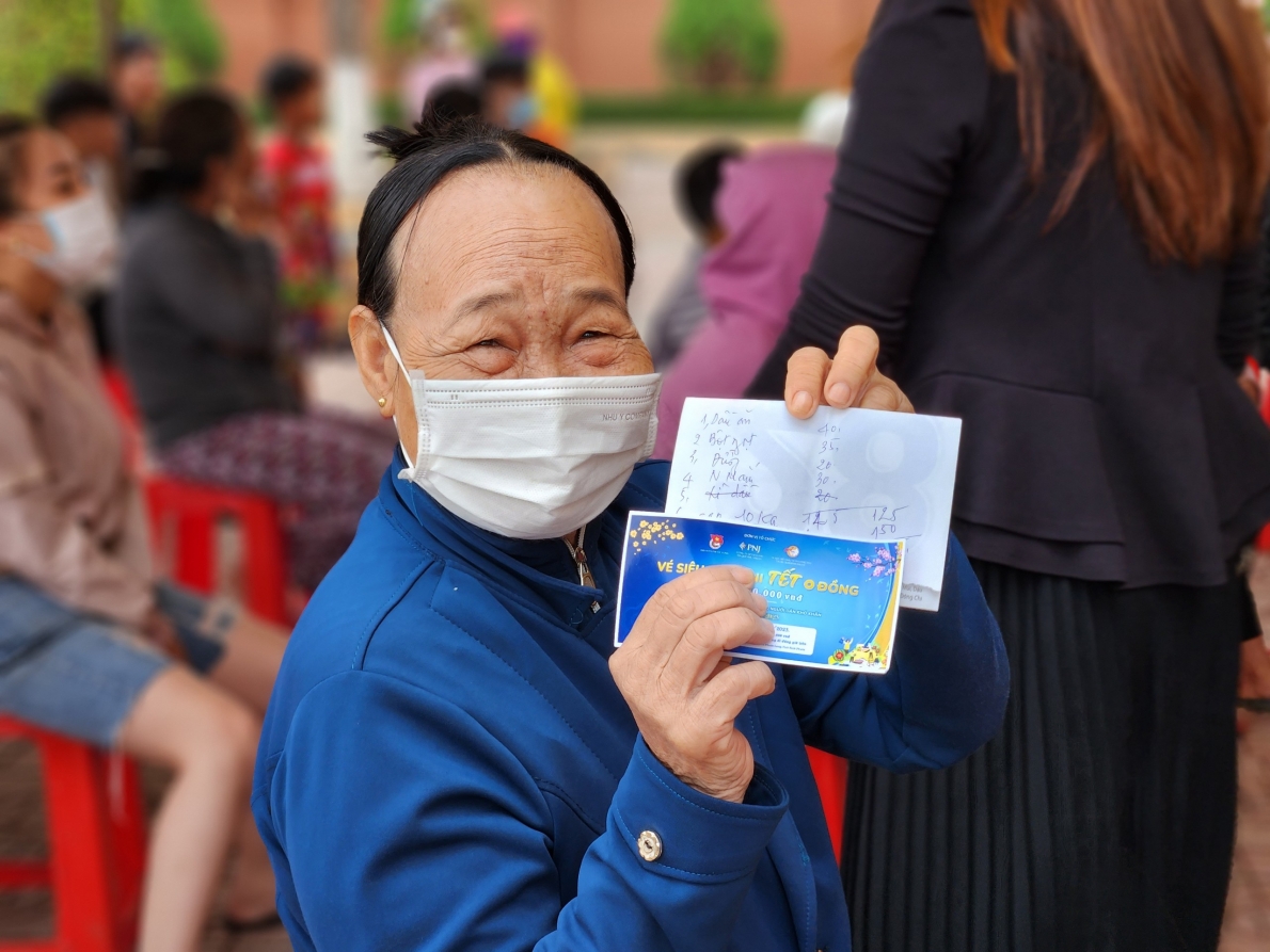 Bình Phước:  Ấm áp siêu thị 0 đồng dành cho người dân khó khăn trong dịp Tết Quý Mão