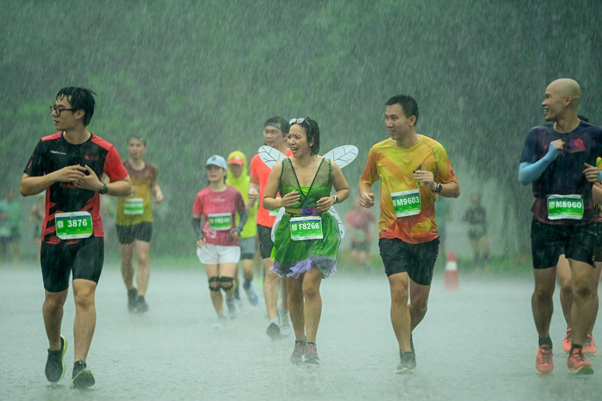 Những khoảnh khắc khó quên trên đường đua Ecopark Marathon 2023