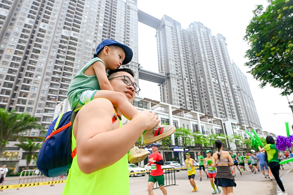 Những khoảnh khắc khó quên trên đường đua Ecopark Marathon 2023