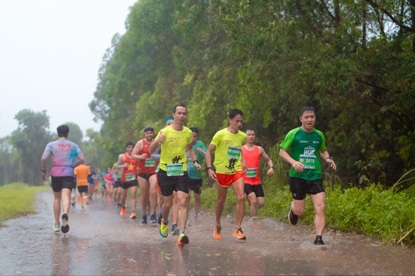 Những khoảnh khắc khó quên trên đường đua Ecopark Marathon 2023