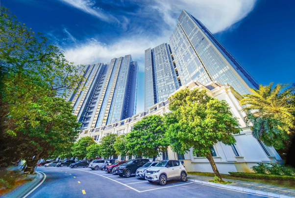 Khung cảnh đường dạo bộ ngập tràn sắc xanh tại Sunshine City