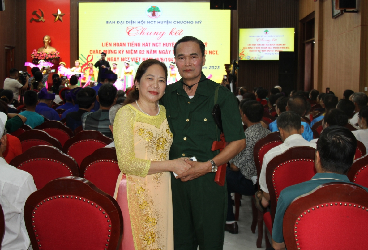 Vợ chồng ông Nguyễn Văn Hoàn và bà Phạm Thị Duy tại Liên hoan