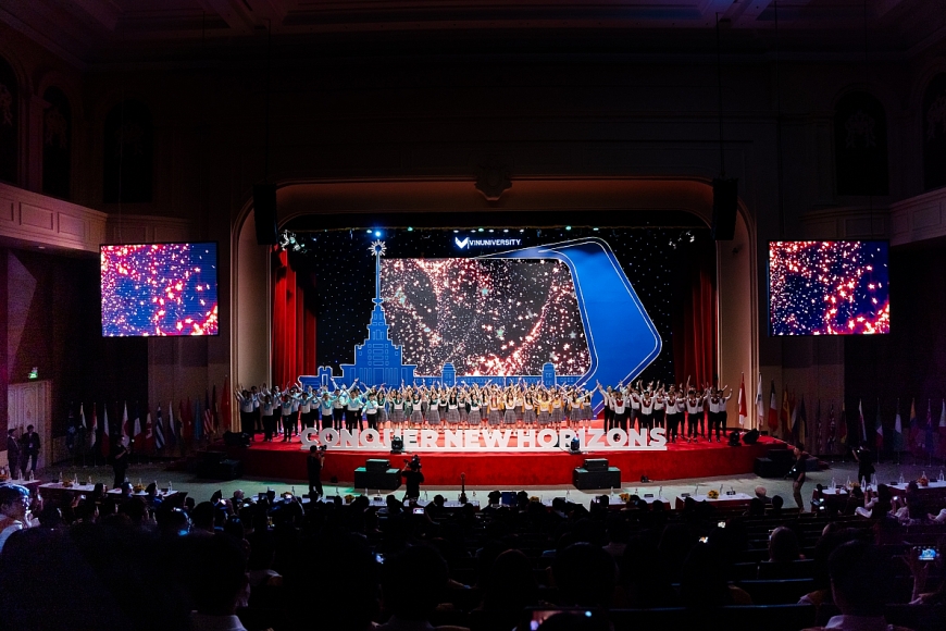 VinUni lấy chủ đề “Chinh phục chân trời mới” cho năm học 2023 – 2024 với gửi gắm nhiều dấu mốc quan trọng của nhà trường sẽ đến trong năm học này VinUni lấy chủ đề “Chinh phục chân trời mới” cho năm học 2023 – 2024 với gửi gắm nhiều dấu mốc quan trọng của nhà trường sẽ đến trong năm học này