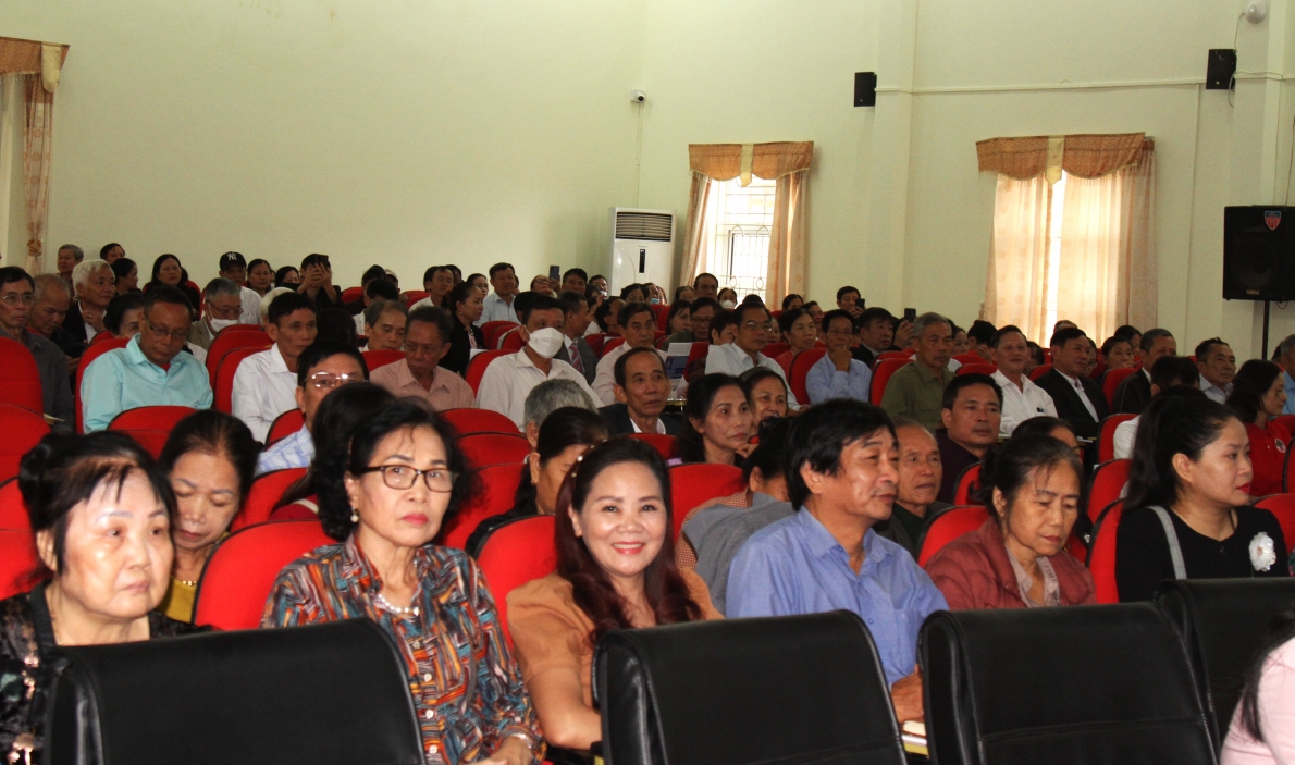 Gần 300 đại biểu tham dự lớp tập huấn