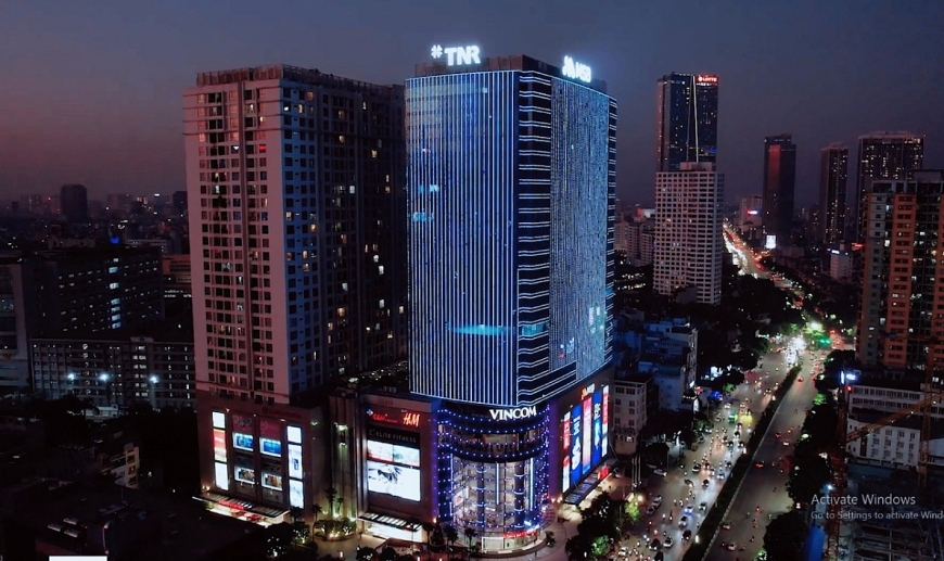 Cùng với nhiều địa điểm nổi tiếng trên thế giới, trong hai đêm 19 và 20/11 vừa qua, tòa nhà TNR Tower – trụ sở Tập đoàn TNG Holdings Vietnam thắp đèn màu xanh nhằm hưởng ứng Ngày Trẻ em thế giới 20/11