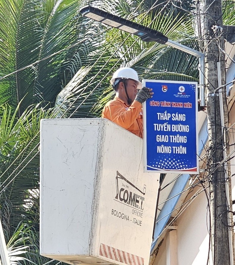 Công ty Điện lực Bến Tre: Khánh thành  công trình “Thắp sáng tuyến đường giao thông nông thôn