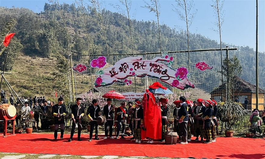 Tái hiện lễ hội của 05 dân tộc thiểu số dịp Lễ hội Khèn hoa 2024 tại Fansipan