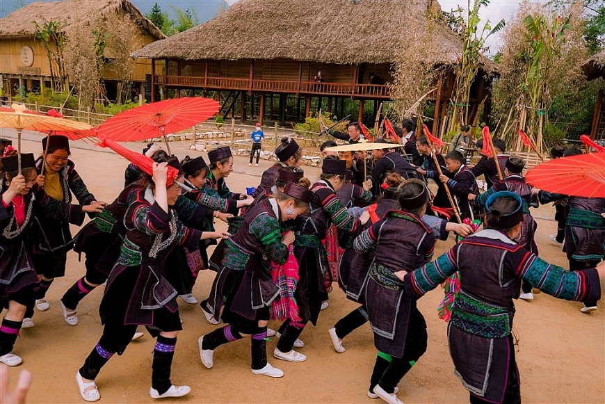 Tái hiện lễ hội của 05 dân tộc thiểu số dịp Lễ hội Khèn hoa 2024 tại Fansipan
