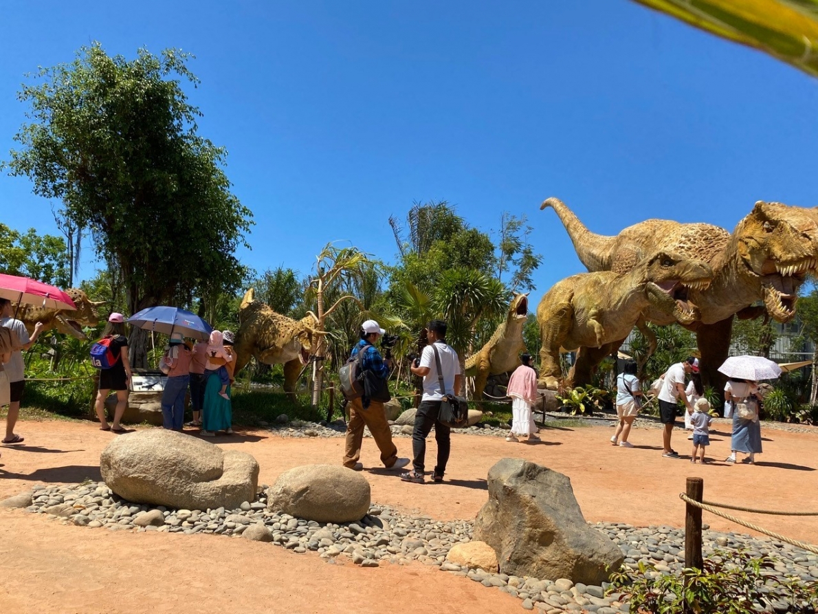 Du khách phấn khích và hào hứng với chuỗi lễ hội Carnival Novaworld Phan Thiet dịp 30/4