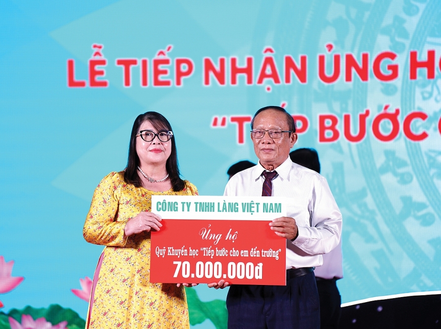 Trang trại Làng Việt Nam đồng hành cùng thế hệ trẻ tỉnh Bình Thuận qua “Tiếp Bước Cho Em Đến Trường” và “Ươm Mầm Tài Năng”