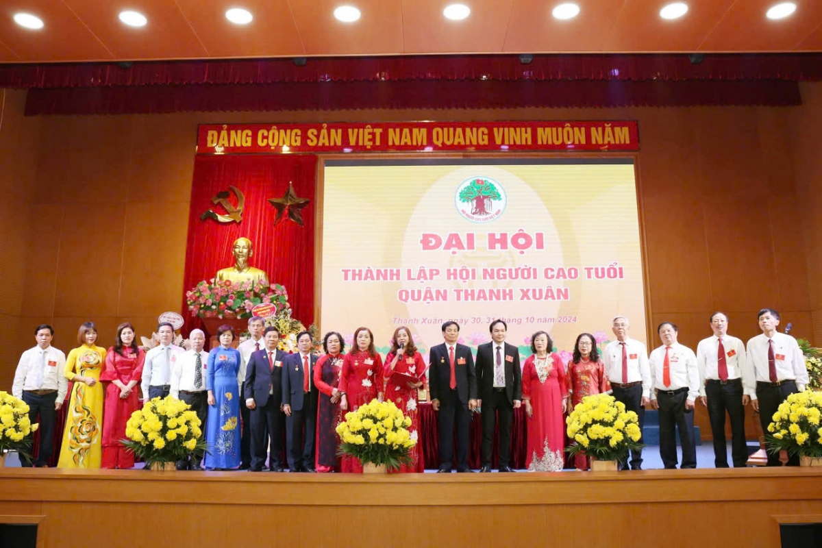 Ban Chấp hành Hội NCT quận Thanh Xuân ra mắt nhận nhiệm vụ