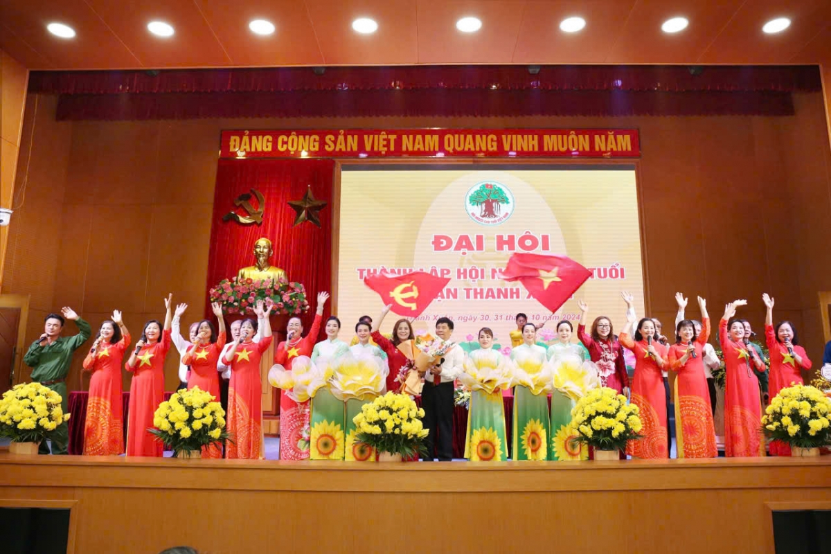 Tiết mục văn nghệ chào mừng Đại hội