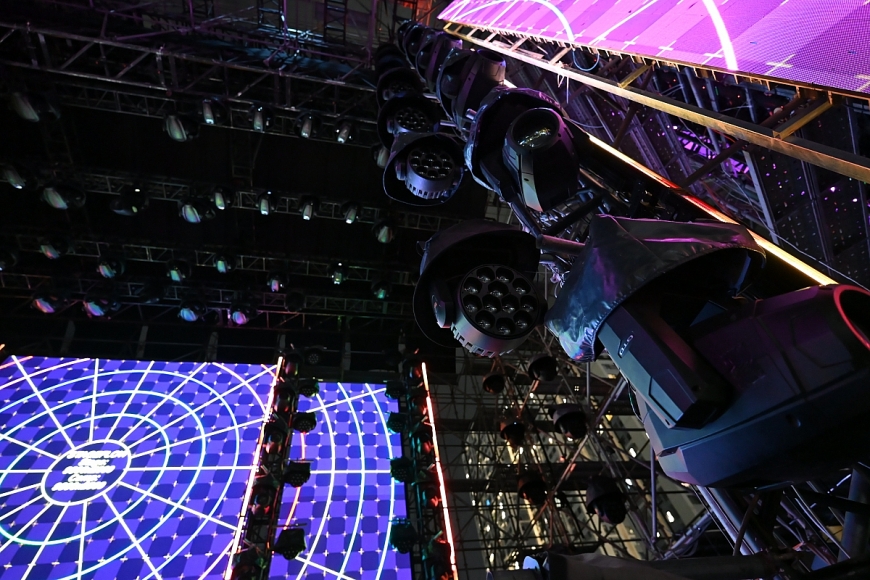 Hé lộ sân khấu choáng ngợp của siêu nhạc hội 8WONDER Winter trước giờ G