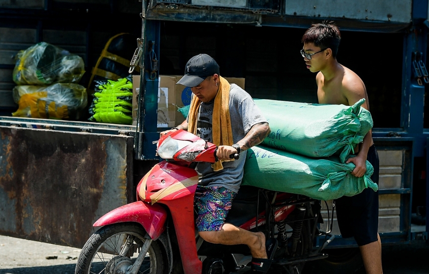 Chạy bôn ba hay trở về nhà