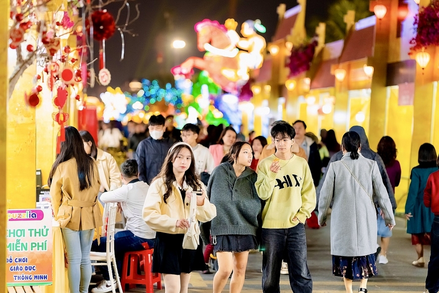 Biển người đổ về “kinh đô lễ hội” Ocean City vui chơi trong ngày đầu năm mới