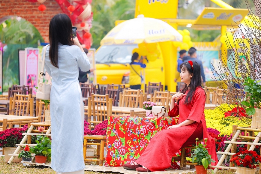 Các tiểu cảnh giúp các chị em phụ nữ sở hữu những bộ ảnh Tết xưa độc đáo