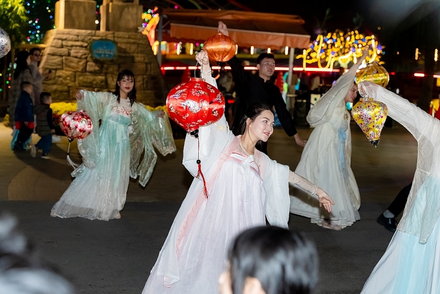 Biển người đổ về “kinh đô lễ hội” Ocean City vui chơi trong ngày đầu năm mới