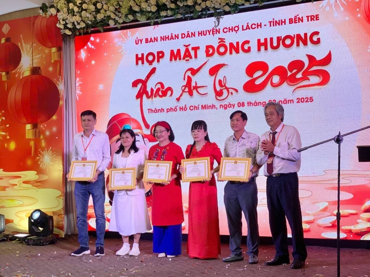 Gắn kết cộng đồng - Hướng về xây dựng quê hương