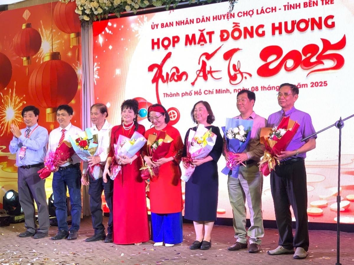 Gắn kết cộng đồng - Hướng về xây dựng quê hương