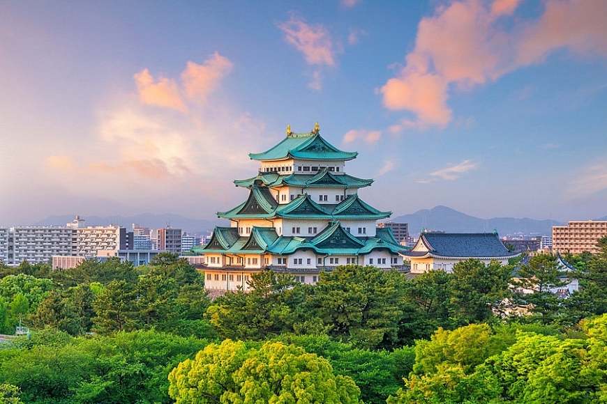 Nagoya là thành phố lớn thứ 4 của Nhật Bản, nổi tiếng bởi lâu đài Nagoya cổ kính, khu phố mua sắm Osu Kannon nhộn nhịp, khu vực Sakae sầm uất