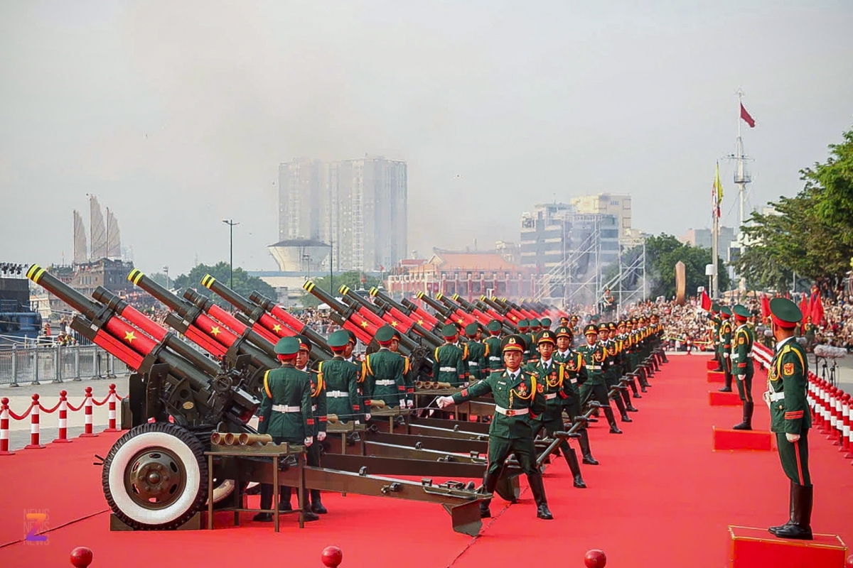 Những hình ảnh đẹp trong lễ diễu binh kỷ niệm 50 năm thống nhất đất nước