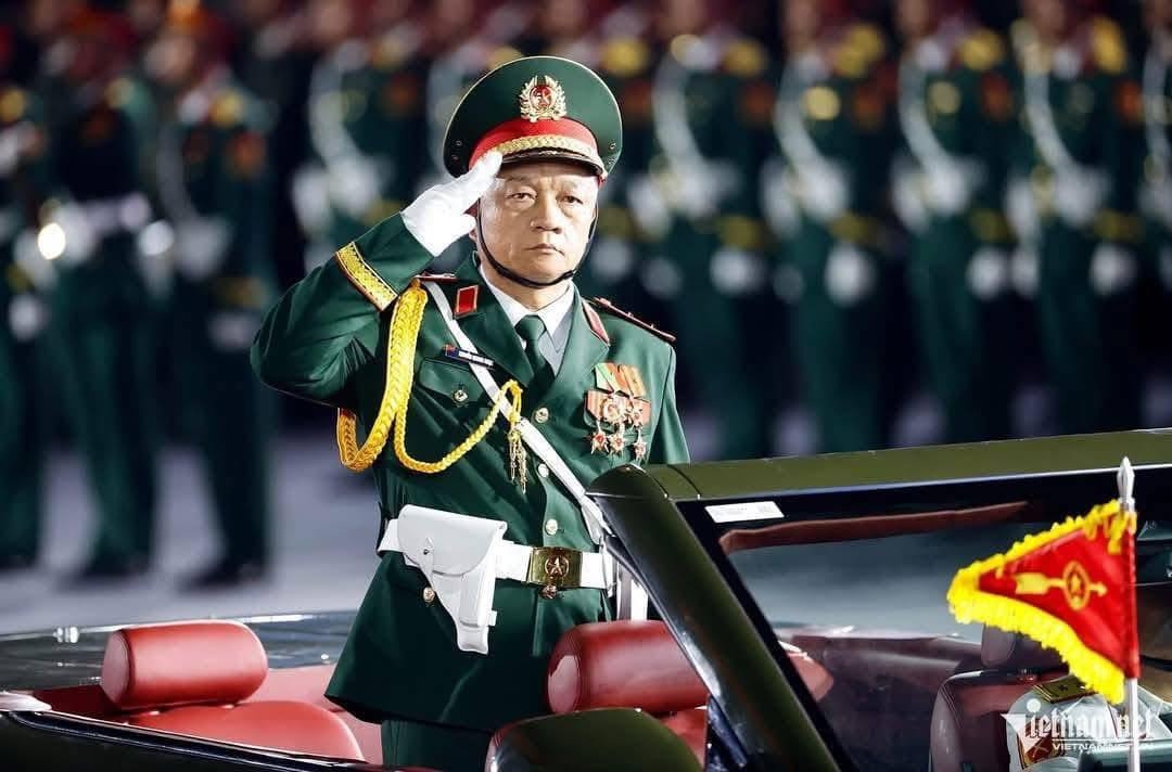 Những hình ảnh đẹp trong lễ diễu binh kỷ niệm 50 năm thống nhất đất nước