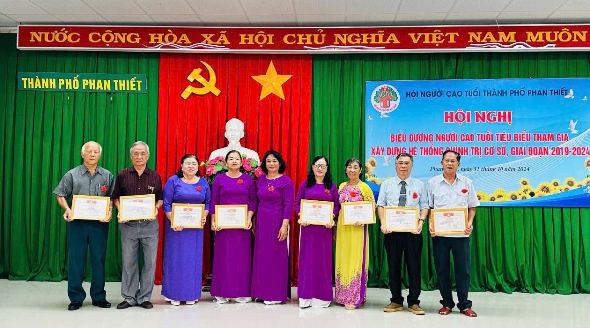 Phong trào  “Tuổi cao – Gương sáng” góp phần phát triển kinh tế - xã hội, giữ vững an ninh, trật tự, an toàn xã hội ở địa phương