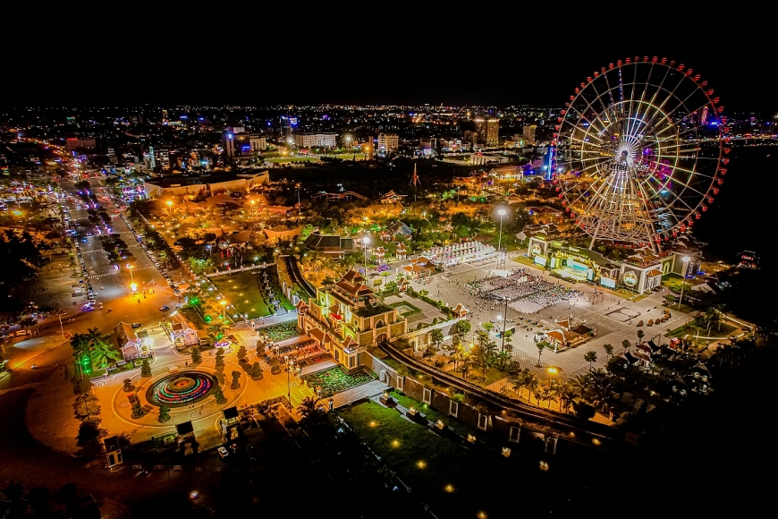 Quảng trường Sun Wheel với rạp chiếu phim ngoài trời hứa hẹn sẽ là điểm check-in hot nhất “Tuần lễ vàng” sinh nhật 