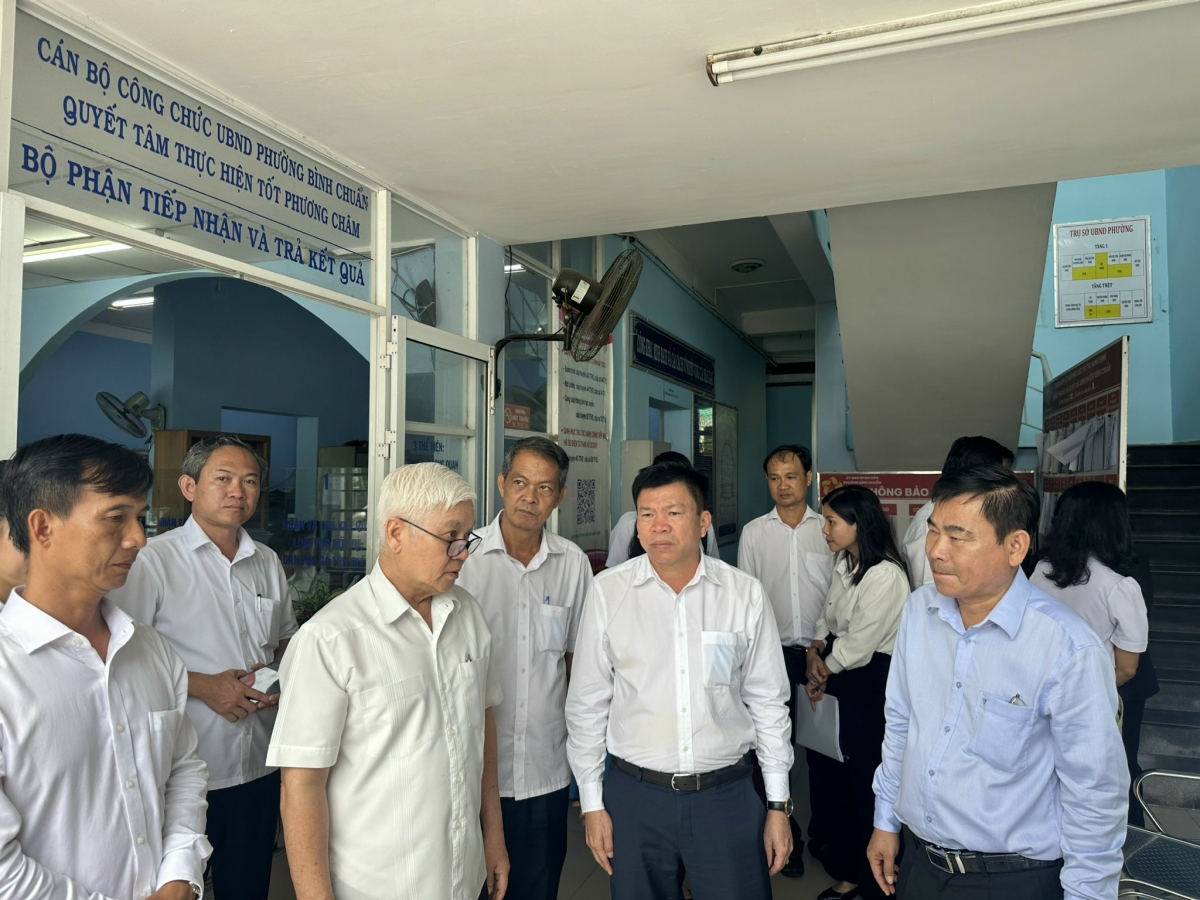 Bí thư Tỉnh ủy Nguyễn Văn Lợi khảo sát cơ sở vật chất UBND phường Bình Chuẩn – nơi đặt trụ sở UBND phường Thuận Giao (sau sắp xếp)​