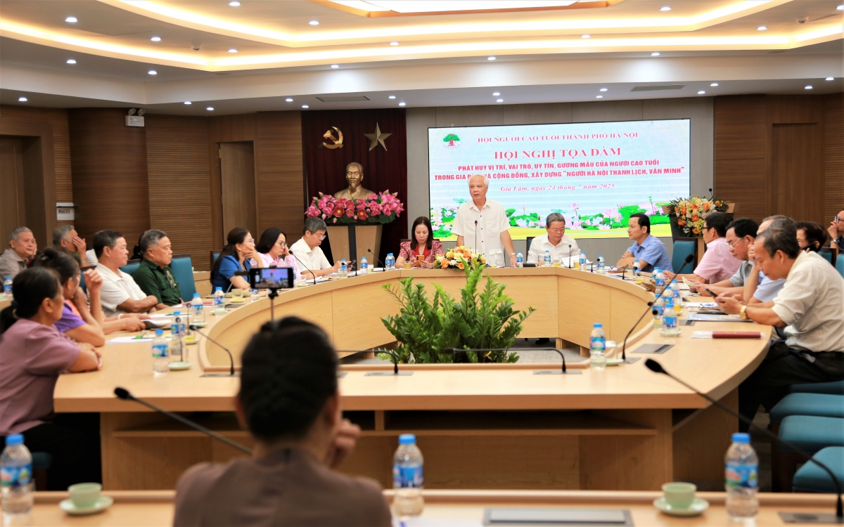 Người cao tuổi Thủ đô gương mẫu xây dựng người Hà Nội thanh lịch, văn minh
