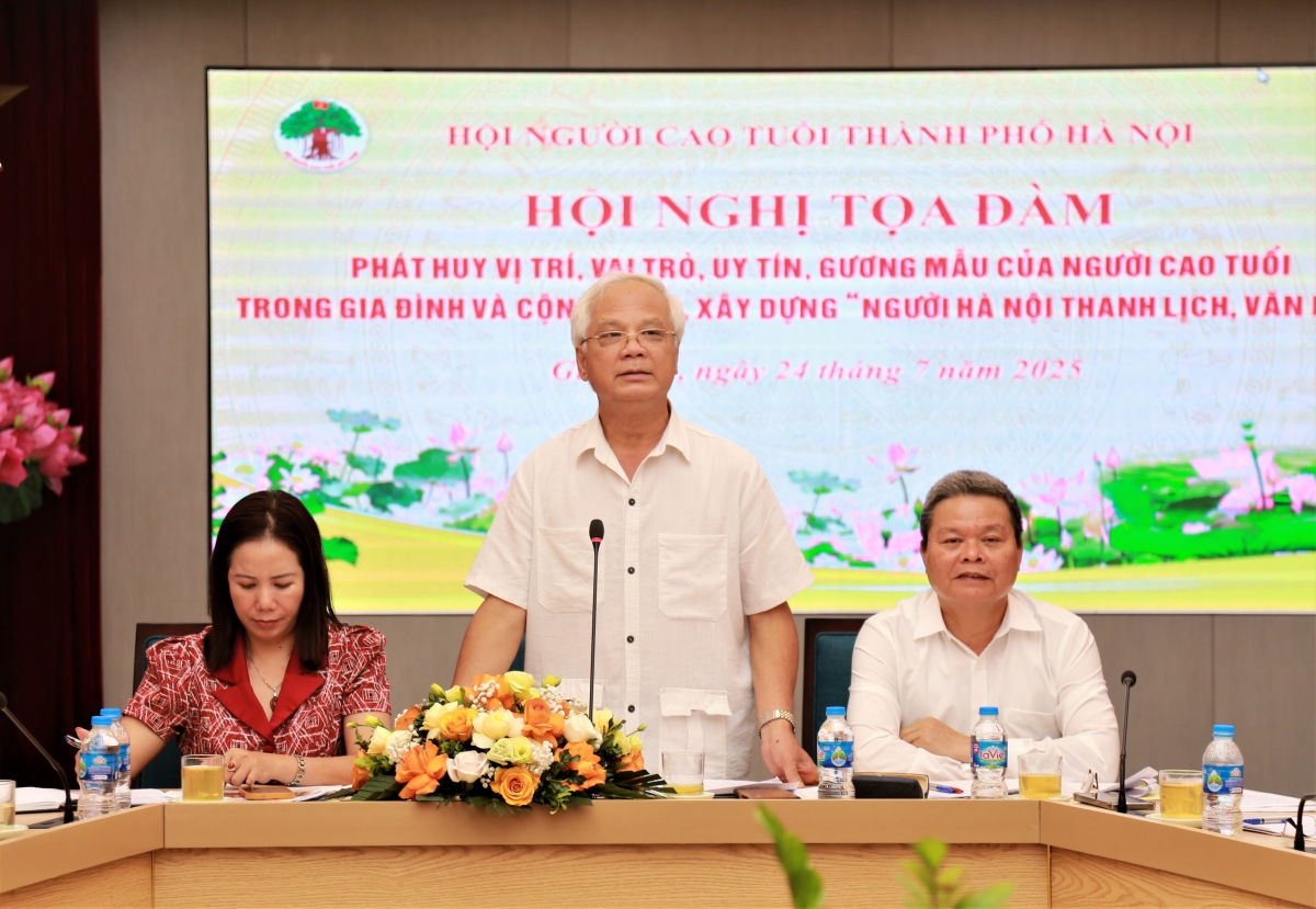 Người cao tuổi Thủ đô gương mẫu xây dựng người Hà Nội thanh lịch, văn minh