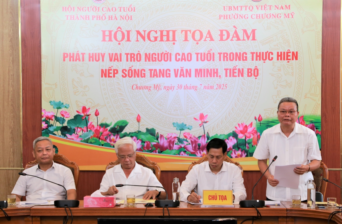 Người cao tuổi Thủ đô gương mẫu xây dựng người Hà Nội thanh lịch, văn minh