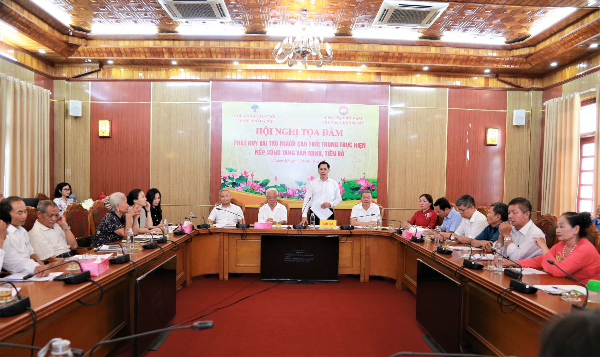 Người cao tuổi Thủ đô gương mẫu xây dựng người Hà Nội thanh lịch, văn minh