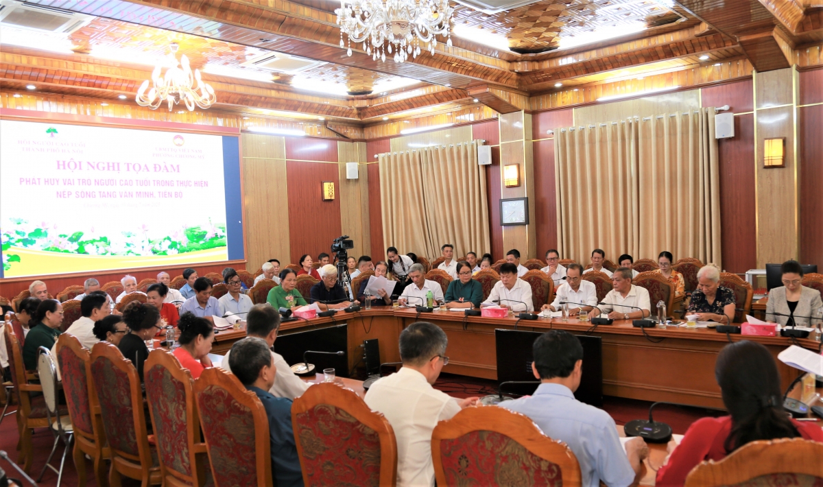 Người cao tuổi Thủ đô gương mẫu xây dựng người Hà Nội thanh lịch, văn minh