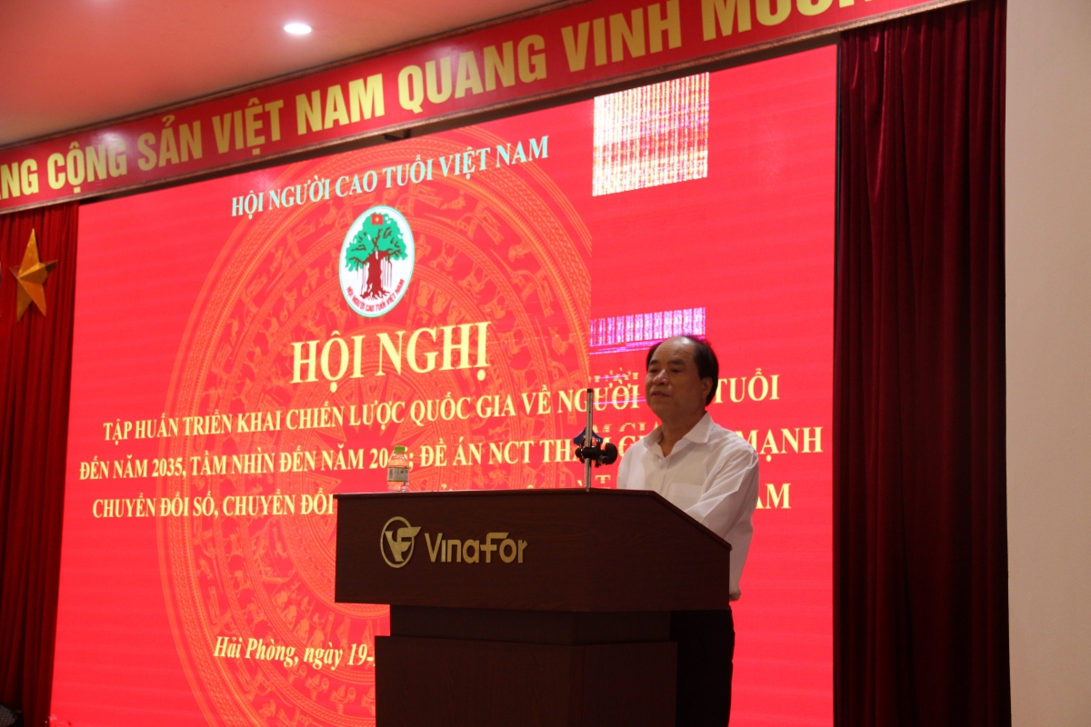 Ông Trương Xuân Cừ, Phó Chủ tịch Thường trực Trung ương Hội Người cao tuổi Việt Nam phát biểu tại Hội nghị. Ông Trương Xuân Cừ, Phó Chủ tịch Thường trực Trung ương Hội Người cao tuổi Việt Nam phát biểu tại Hội nghị.