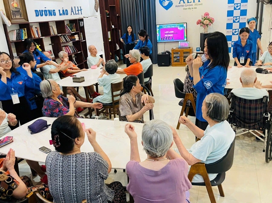 Người cao tuổi được chăm sóc tại Viện Dưỡng lão