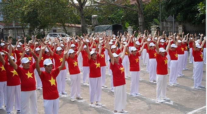 Người cao tuổi tham gia câu lạc bộ tự chăm sóc sức khoẻ ở Hà Nội