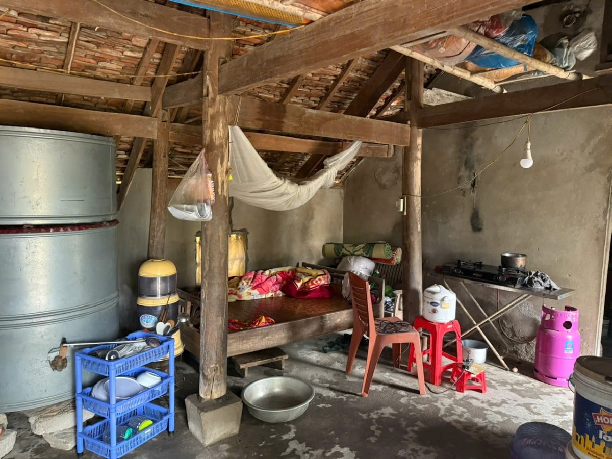 Ở tuổi xế chiều, bà Hoàng Thị Tâm chỉ mong có một mái nhà che mưa nắng