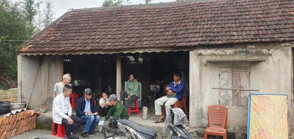 Những tấm lòng hảo tâm với mong muốn đem lại cho bà Hoàng Thị Tâm một mái nhà đủ ấm với tuổi già