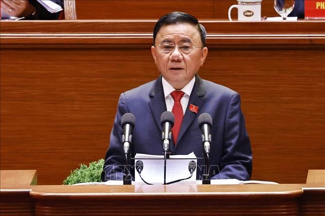 Đồng chí Trần Cẩm Tú, Ủy viên Bộ Chính trị, Thường trực Ban Bí thư trình bày Báo cáo kiểm điểm sự lãnh đạo, chỉ đạo của Ban Chấp hành Trung ương Đảng khóa XIII