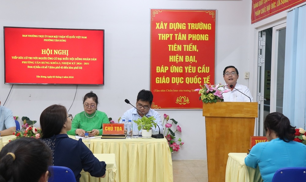 Ông Khưu Thiên Thành tại Hội nghị tiếp xúc cử tri đơn vị bầu cử số 7 (từ khu phố 43 đến khu phố 53), phường Tân Hưng, TP. Hồ Chí Minh