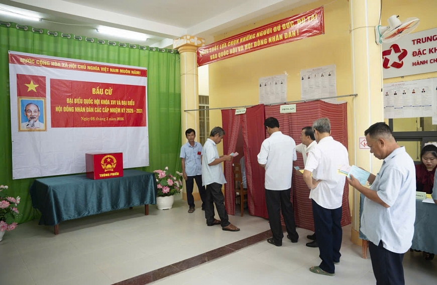 Ngày hội bầu cử sớm ở đảo tiền tiêu Thổ Châu: 100% cử tri tham gia bỏ phiếu