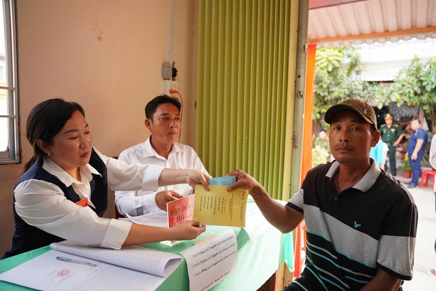 Ngày hội bầu cử sớm ở đảo tiền tiêu Thổ Châu: 100% cử tri tham gia bỏ phiếu