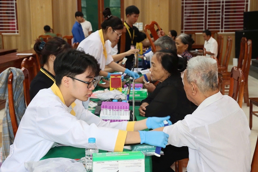 Quy trình thu nhận mẫu sinh phẩm ADN của thân nhân liệt sĩ được thực hiện chặt chẽ theo các bước: tiếp nhận, đối chiếu thông tin; xác định đối tượng ưu tiên; thu nhận mẫu sinh phẩm; niêm phong, lưu trữ và chuyển giám định theo đúng quy định.