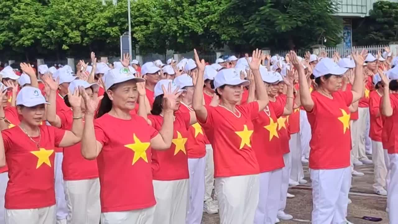 Sức sống từ Câu lạc bộ Tự chăm sóc sức khỏe thôn 3 Vạn Phúc